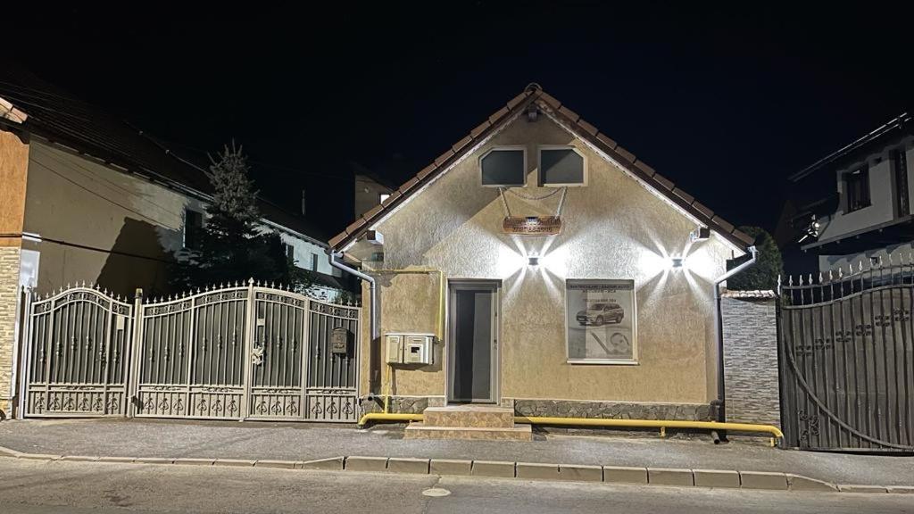 ZărneştiCasa Nicoladisアパートメント エクステリア 写真